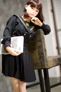 Niedliche junge japanische Sexpuppe